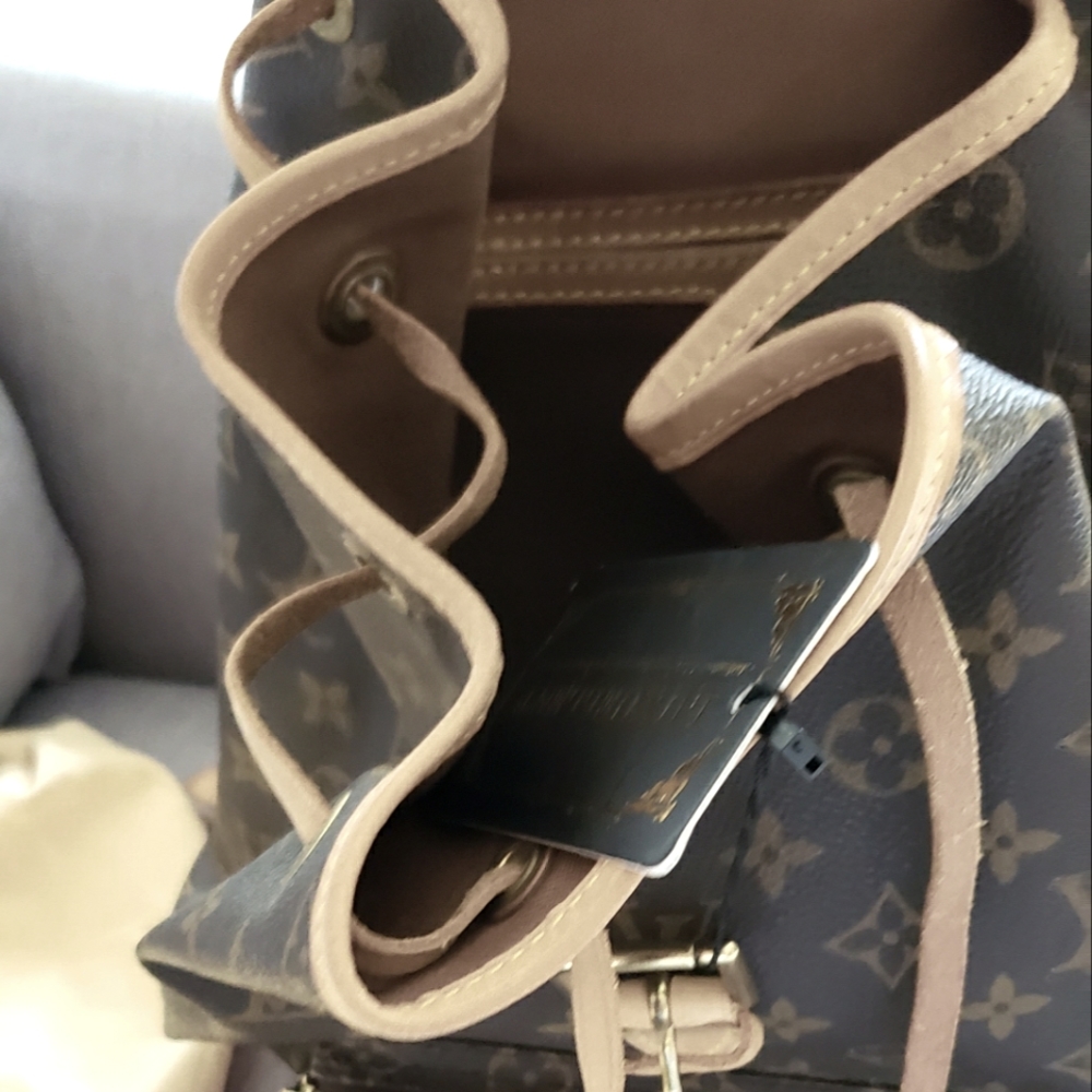 Louis Vuitton MONTSOURIS GM - Picture 11 of 15